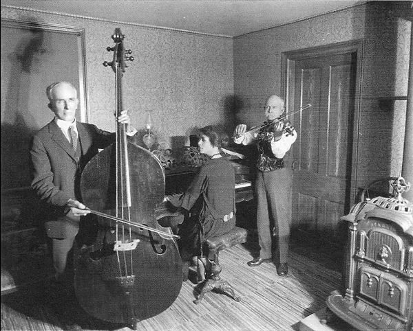 Earl, Beuhlah & Jasper Bisbee